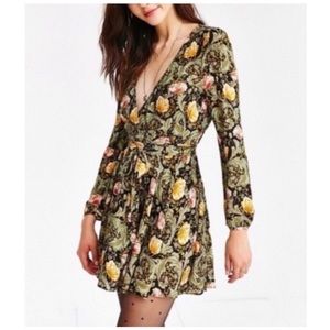 Ecote Floral Wrap dress size Medium